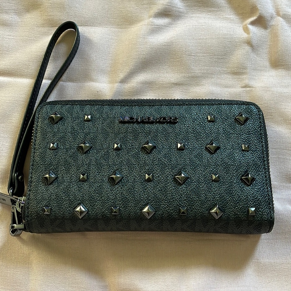 Michael Kors zip around wallet/wristlet